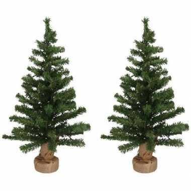 2x kleine kerstbomen in jute zak inclusief verlichting 75 cm